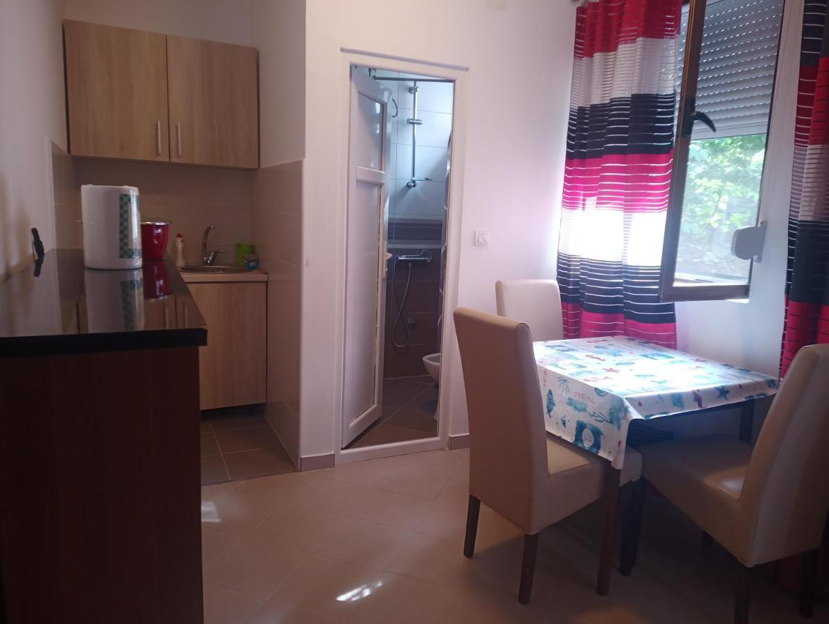 Apartment Spuza Улцин Екстериор снимка