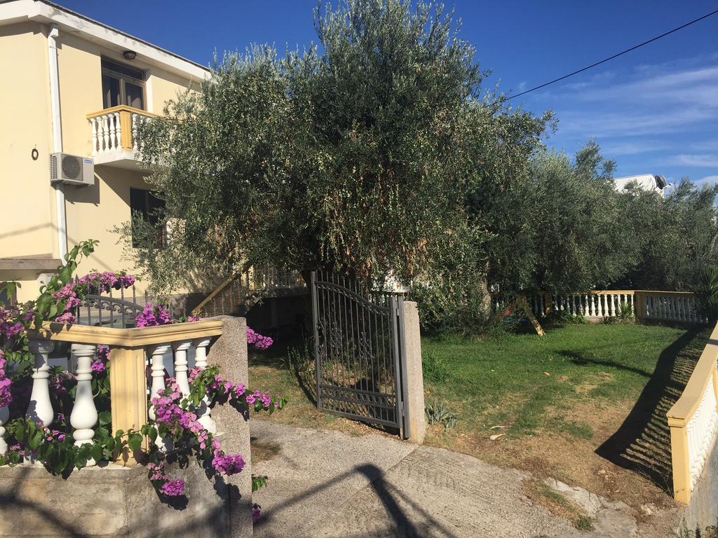 Apartment Spuza Улцин Екстериор снимка